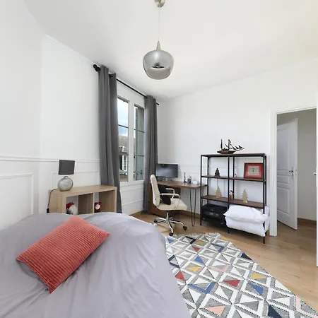 Dans Le Centre Ville, A 2 Minutes Du Palais Apartment