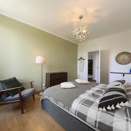 Dans Le Centre Ville, A 2 Minutes Du Palais Compiègne